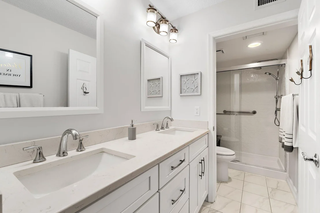 Photo of Unit B at 1201 Pinecrest Circle