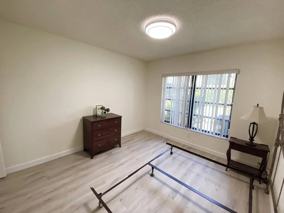 Photo of 5304 Mirror Lakes Boulevard