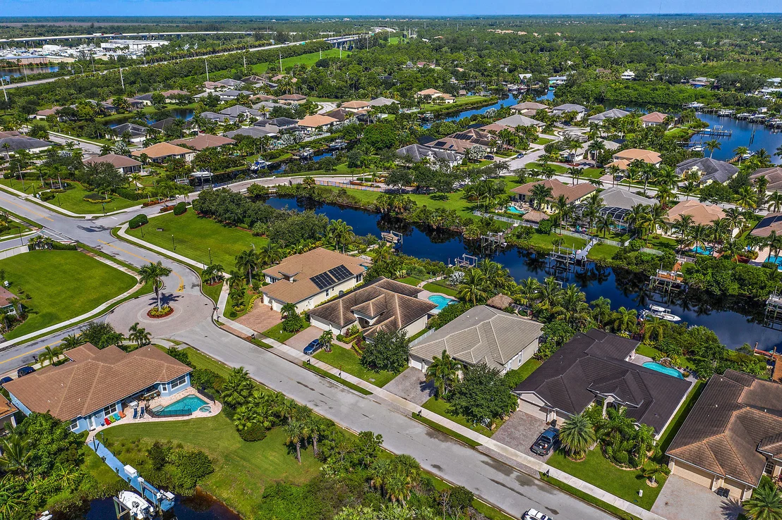 Photo of 563 SW Lost River Road