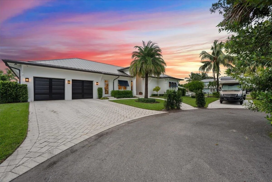 Photo of 934 N Loxahatchee Drive