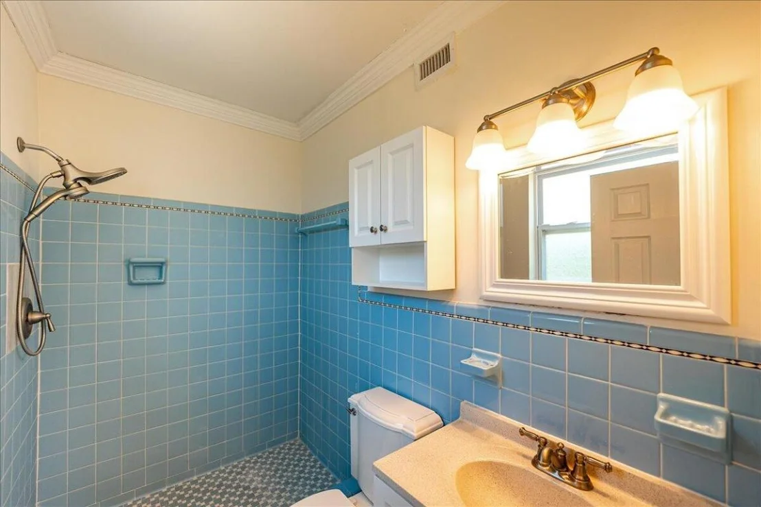 Photo of 804 SE Riverside Drive