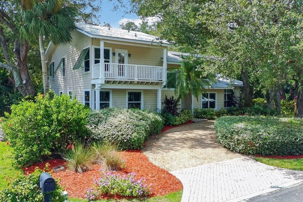 Photo of 15 HERITAGE Way