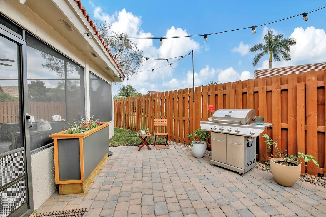 Photo of 2083 Augusta