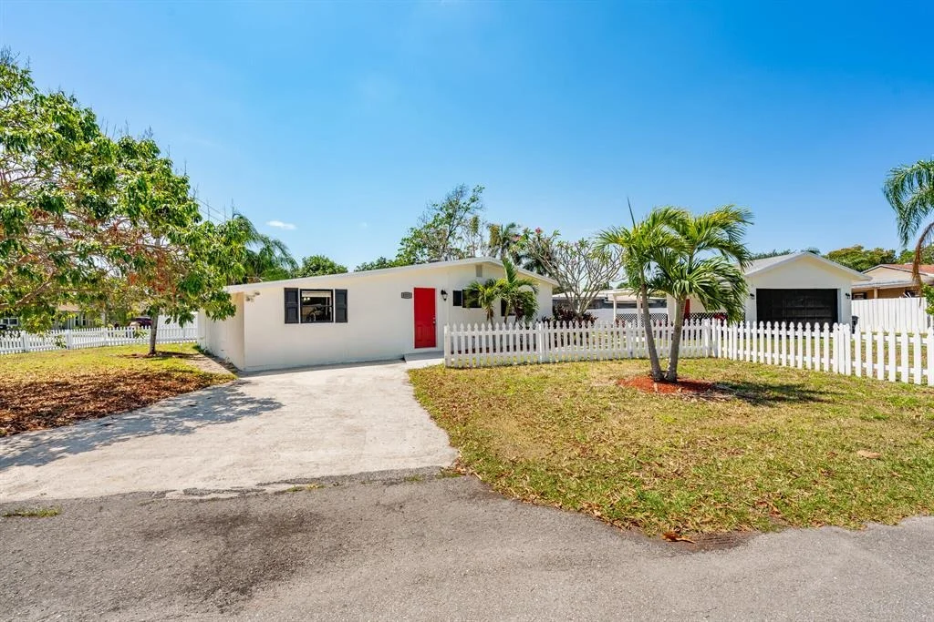 Photo of 4353 Gulfstream Road