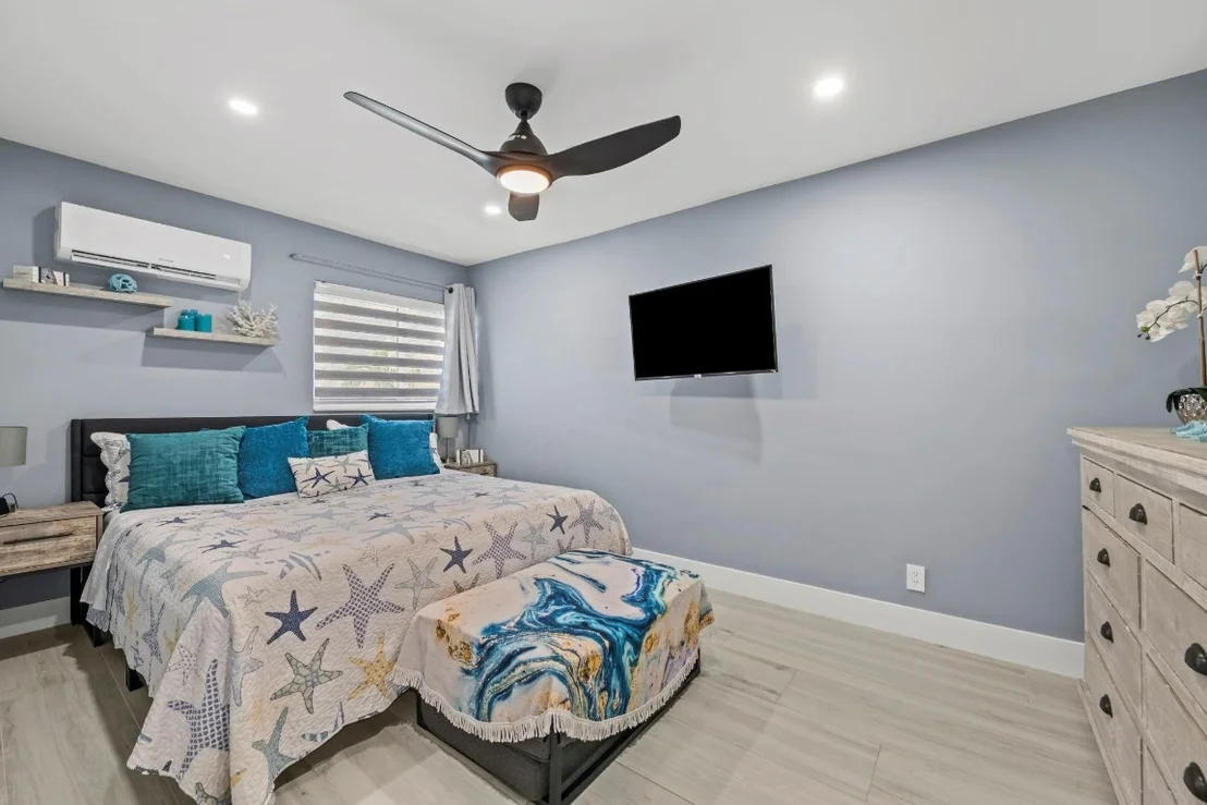 Photo of 2201 N Surf Road