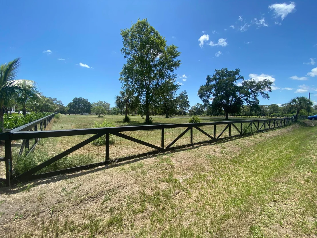 Photo of 2098 Johnston Road