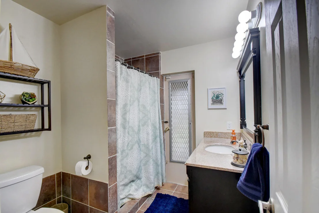 Photo of 3546 Oberon Avenue