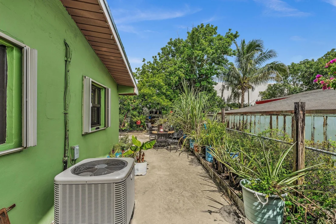 Photo of 2131 Acapulco Drive
