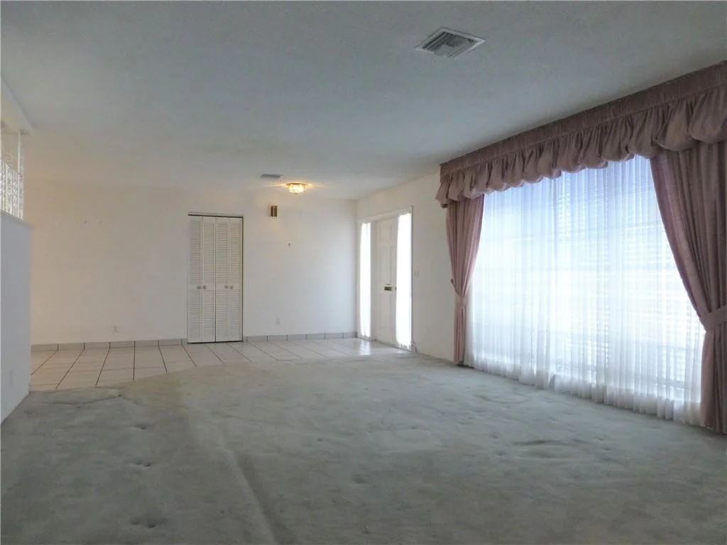 Photo of 533 N Rainbow Drive