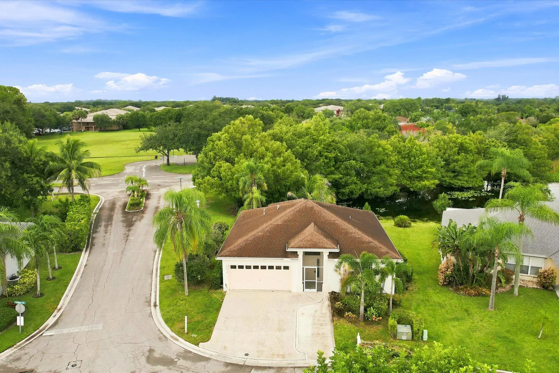 Photo of 1490 Fairway Circle