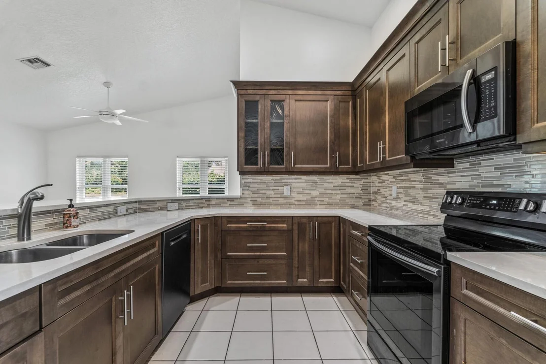 Photo of 18330 Lake Bend