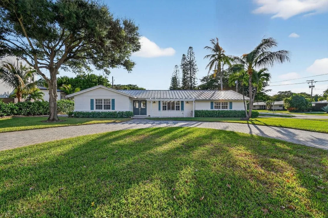 Photo of 700 Lakeside Circle