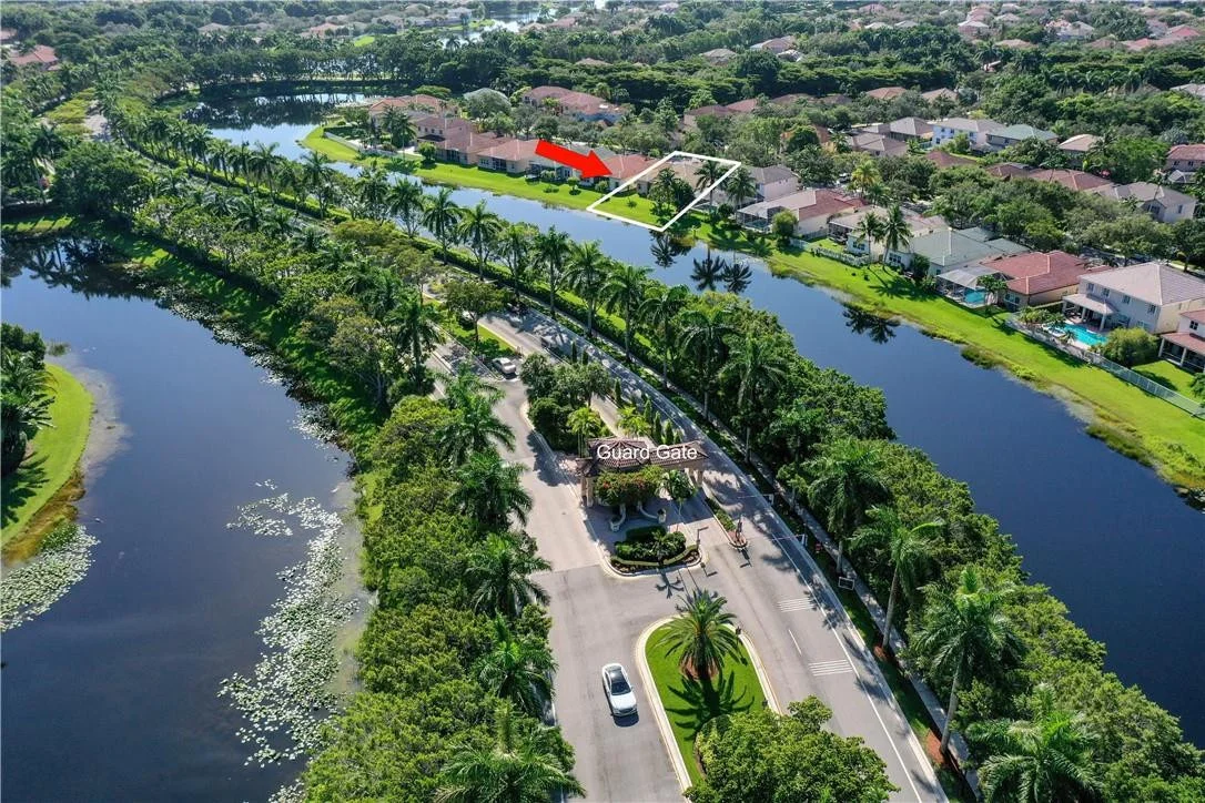 Photo of 4022 Pinewood Lane