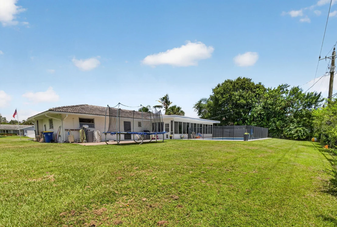Photo of 2409 NW Everglades Boulevard