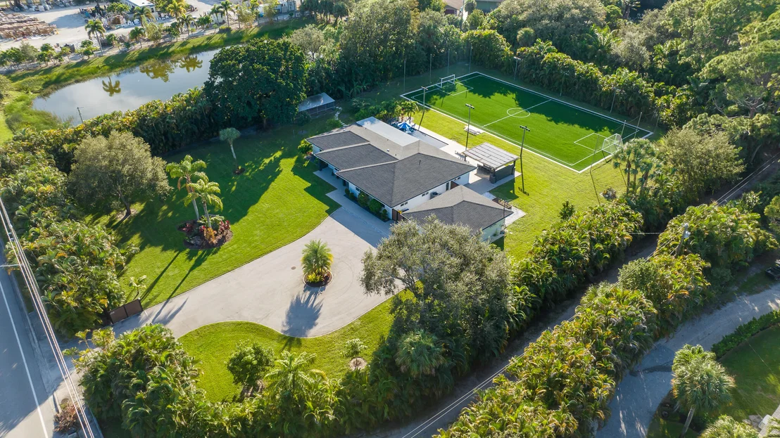 Photo of 7647 Lawrence Road
