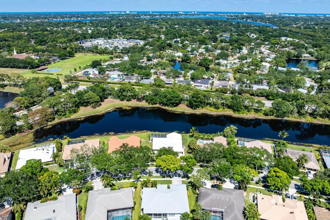 Photo of 18330 Lake Bend