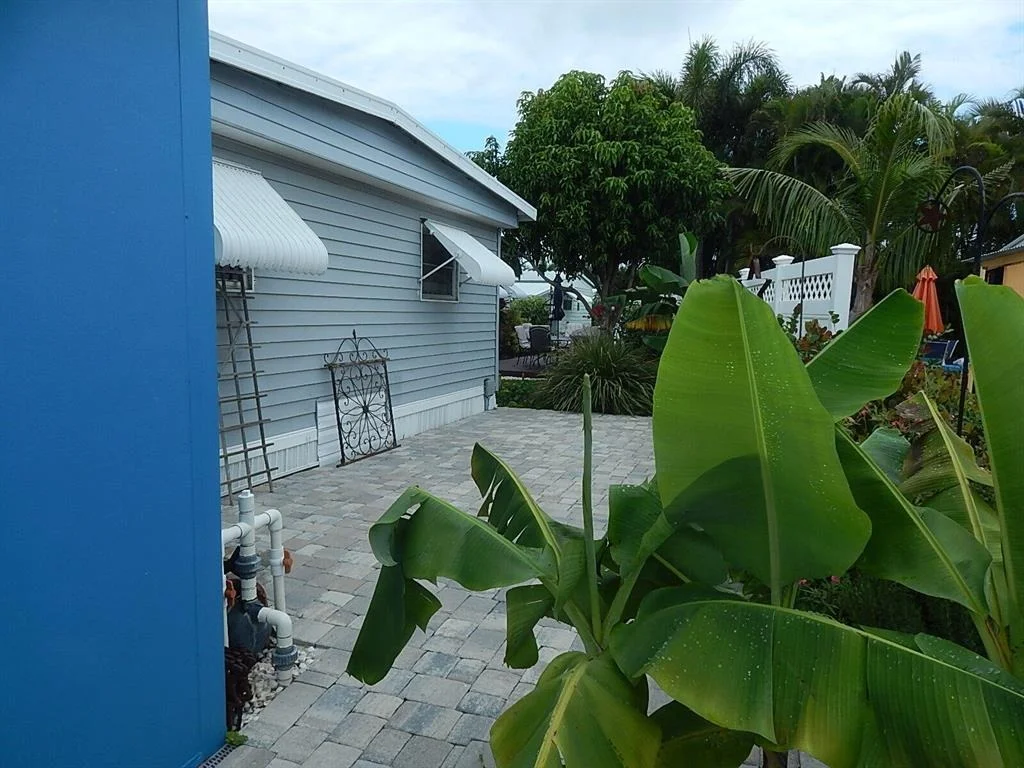 Photo of Unit 32 at 400 N A1a