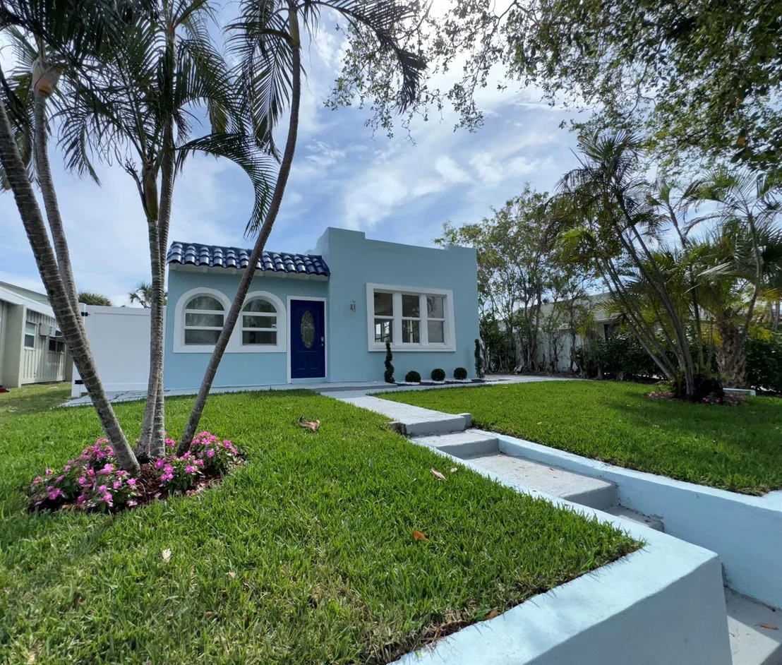 Photo of 418 Colonial Road