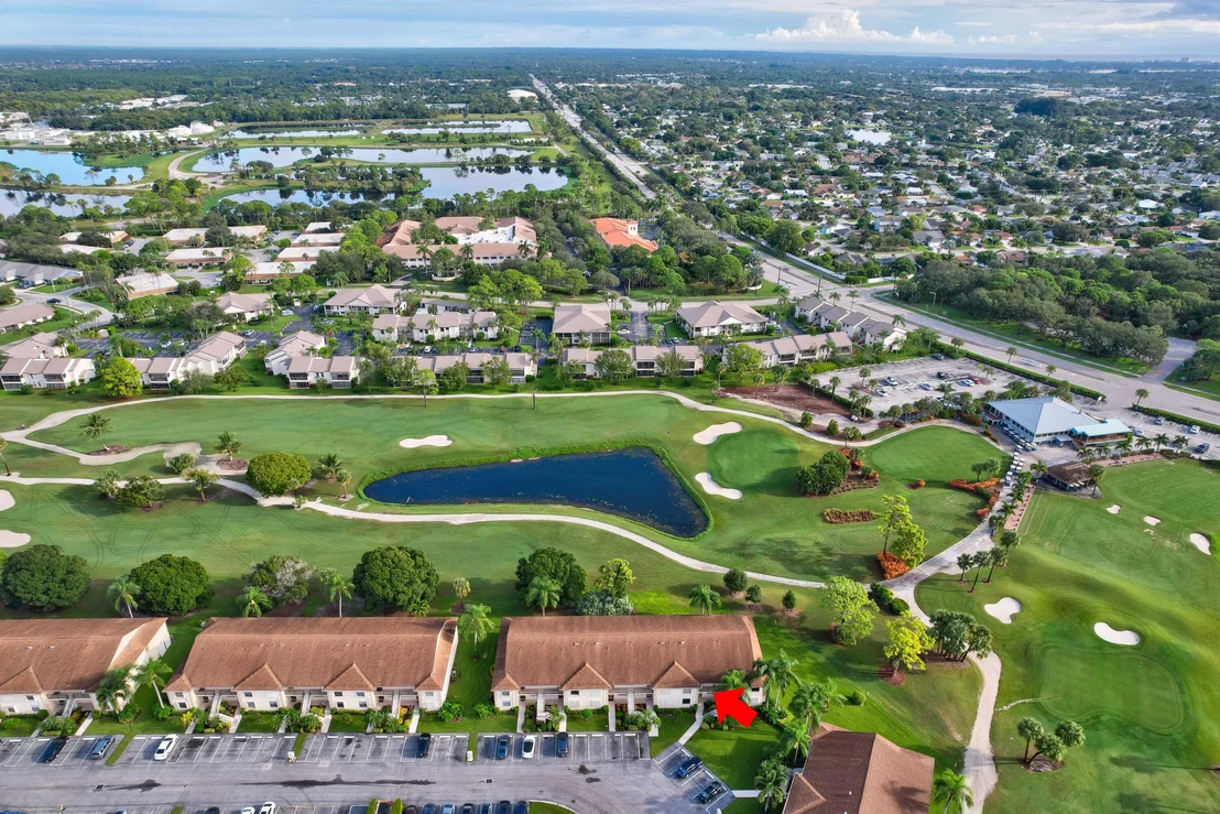 Photo of Unit E at 702 Pinecrest Circle