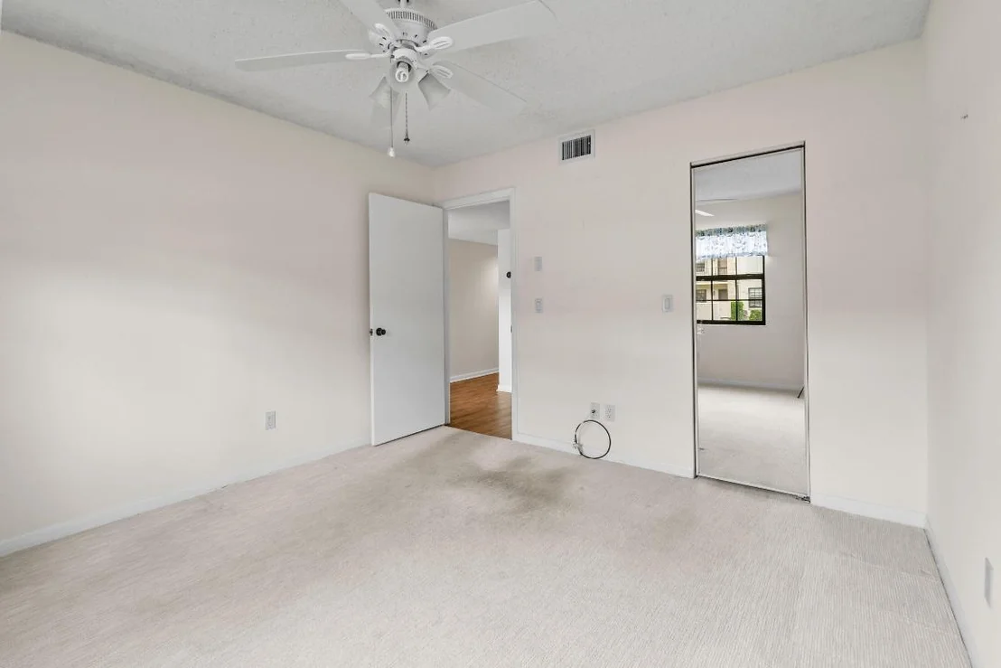 Photo of Unit B at 1001 Pinecrest Circle