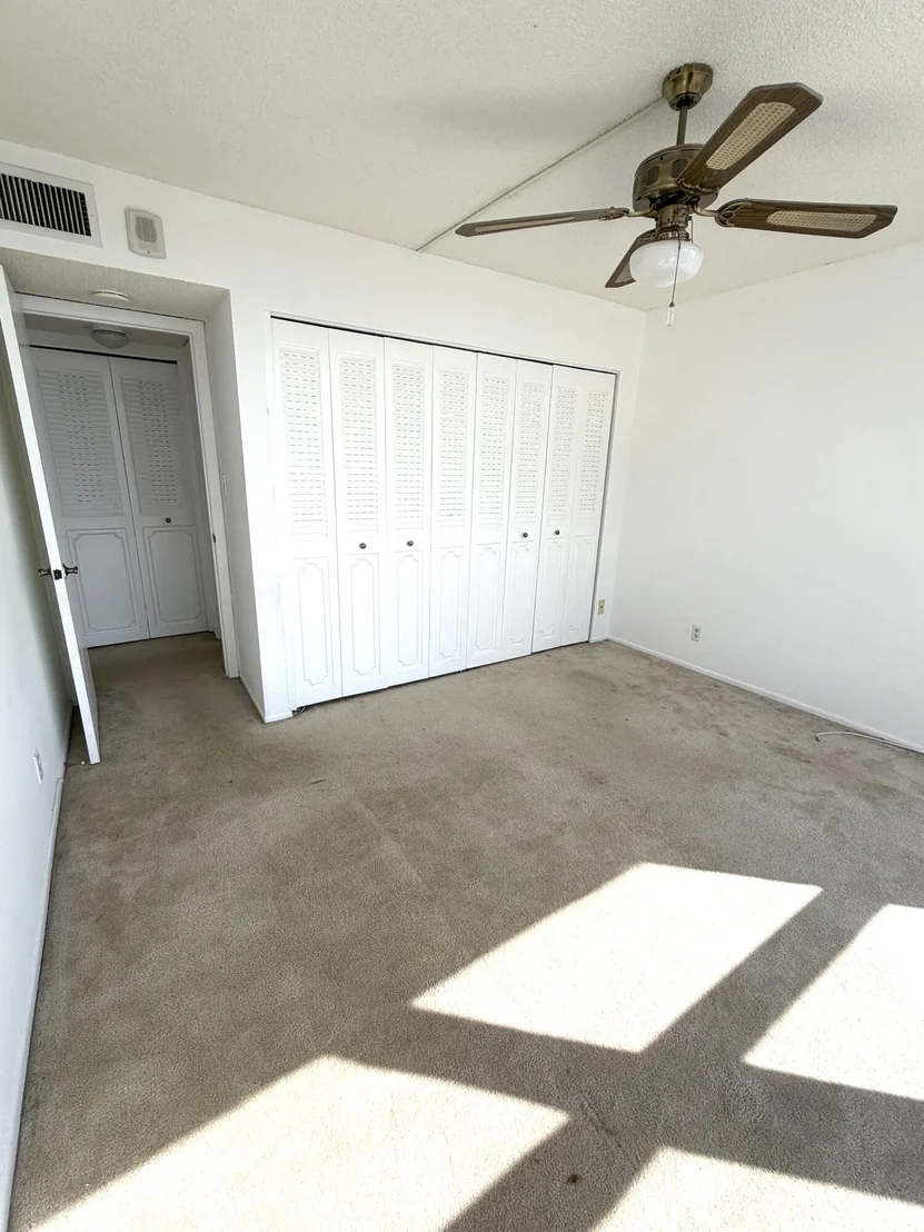 Photo of Unit 921 at 525 N OCEAN Boulevard N