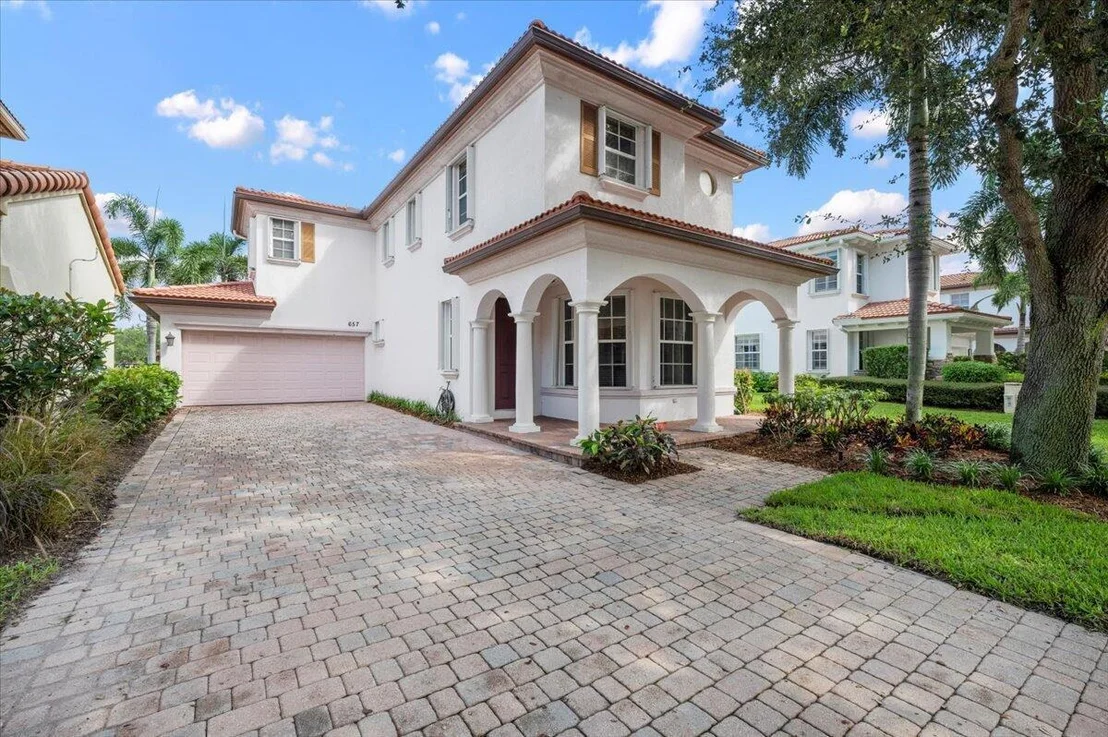 Photo of 657 Castle Drive