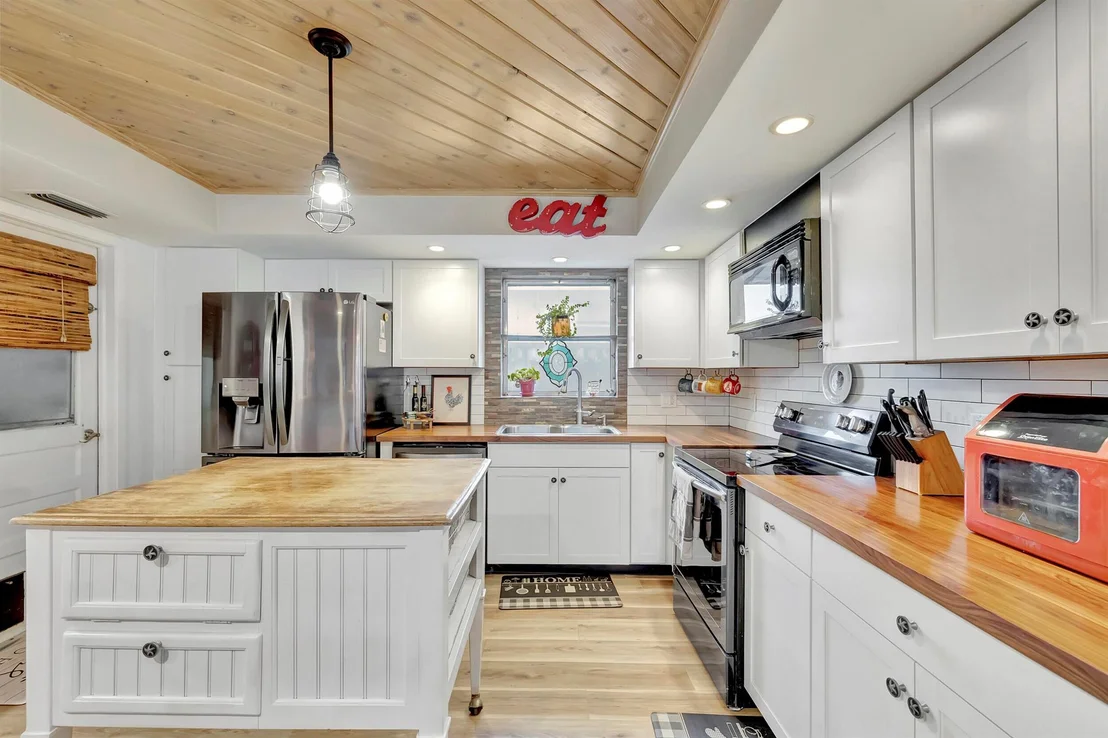 Photo of 7130 Thompson Road