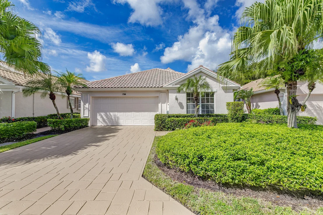 Photo of 738 Pinehurst Way