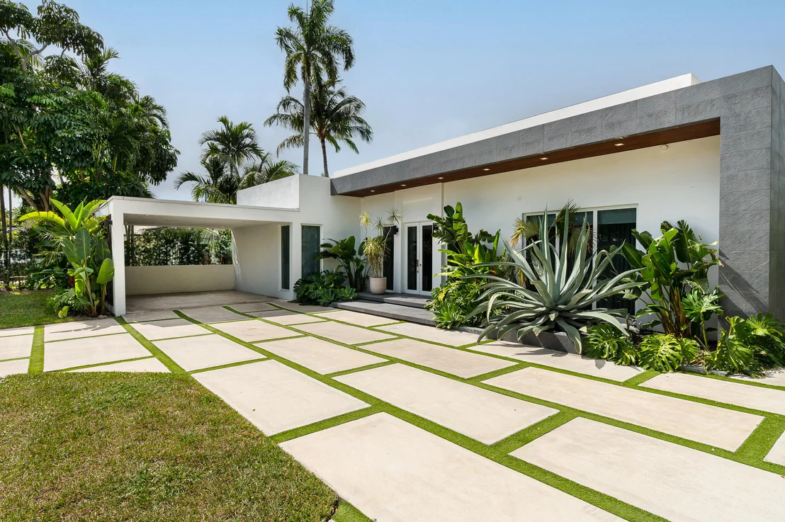 Photo of 4740 Bay Point Road