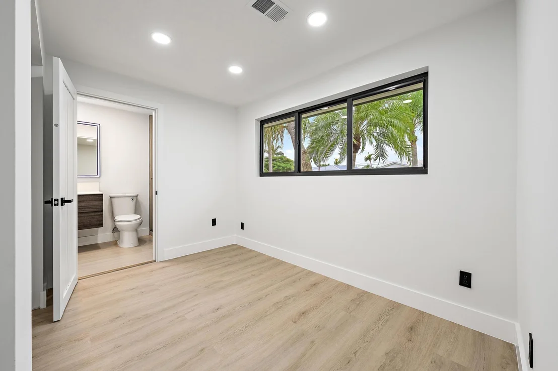 Photo of 360 Saturn Avenue