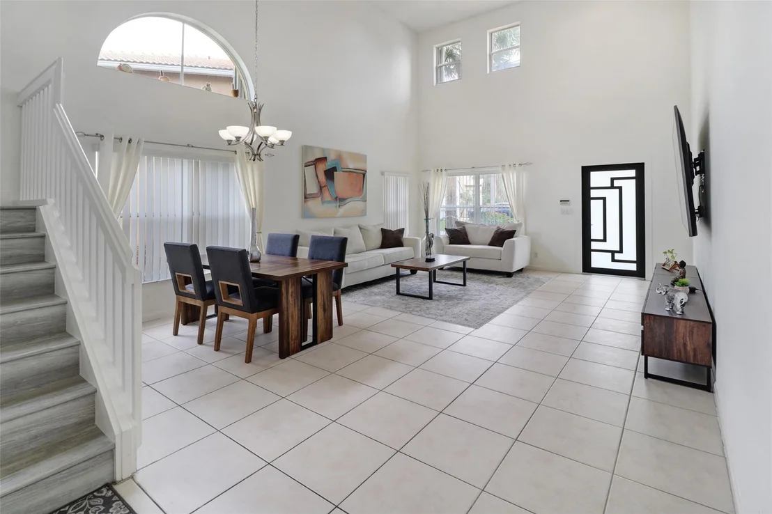 Photo of 1160 Rialto Drive