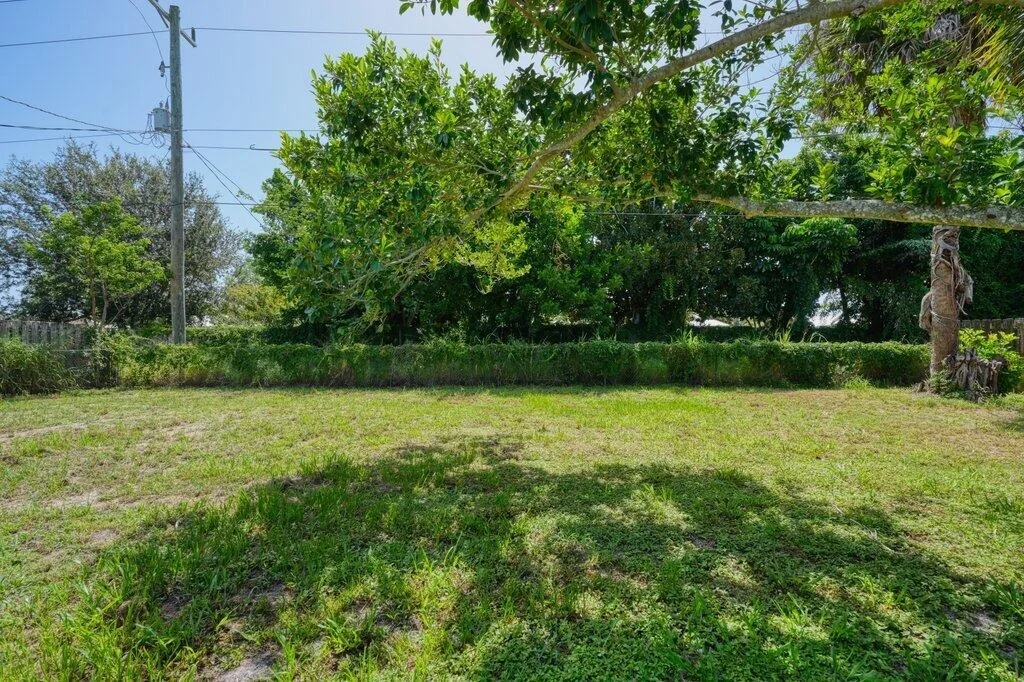 Photo of 911 SE Dolphin Drive