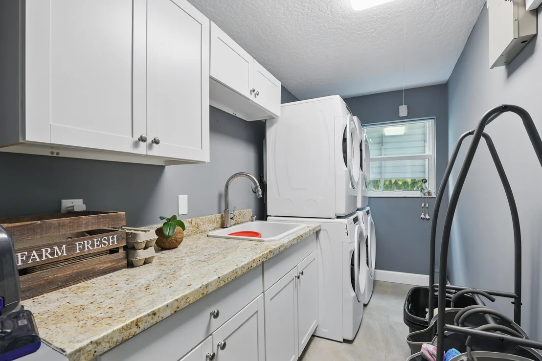 Photo of 13376 Compton Road