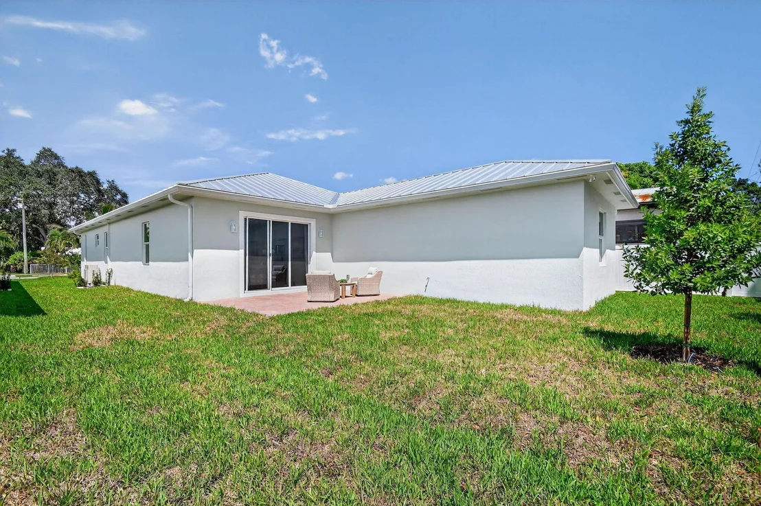 Photo of 609 N Loxahatchee Drive