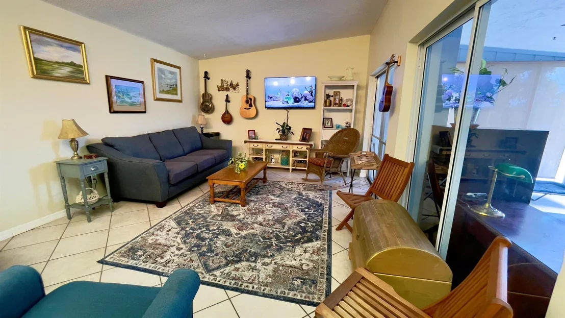 Photo of 886 Schumann Drive