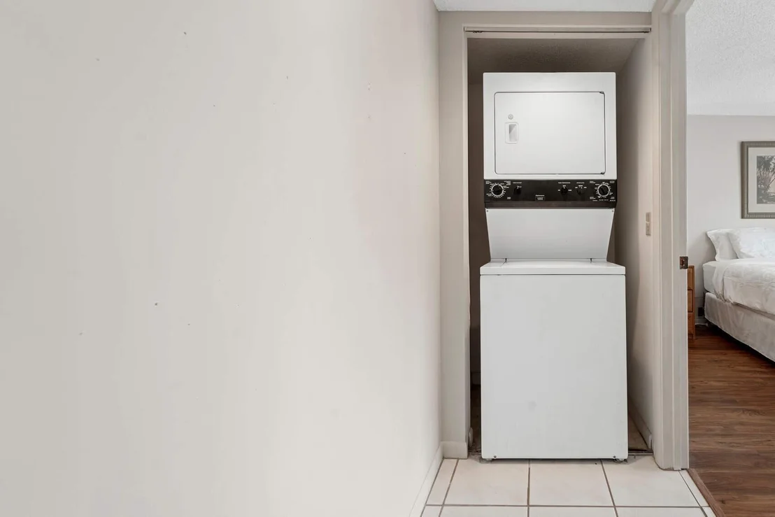 Photo of Unit C at 1001 Pinecrest Circle