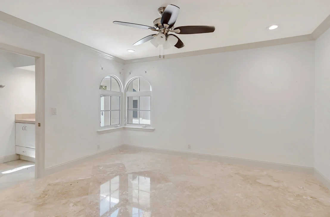 Photo of 930 N Parkside Cir Circle N
