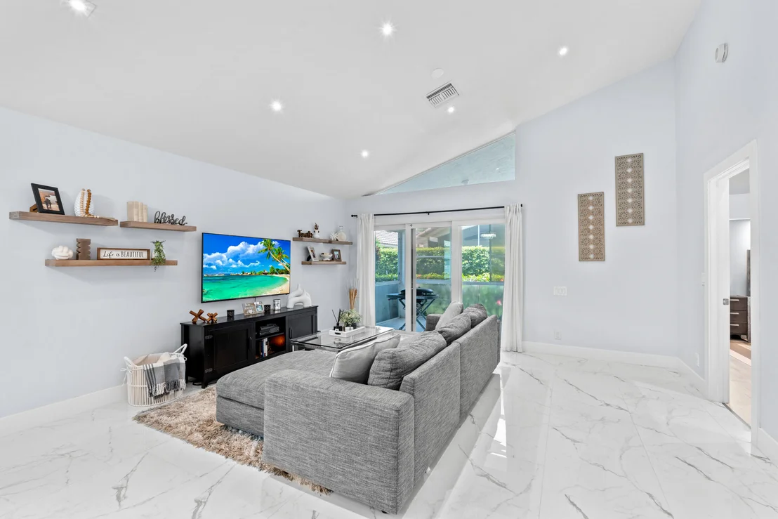 Photo of 6070 Bluegrass Drive