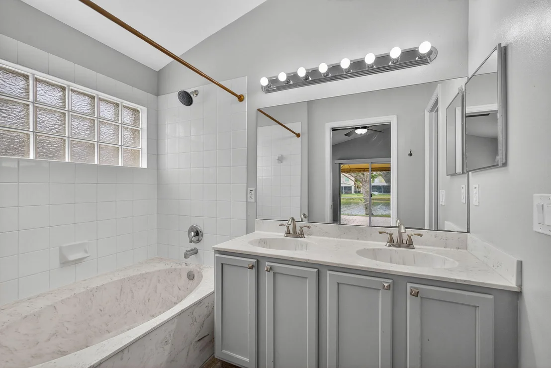 Photo of 6121 Spring Isles Boulevard