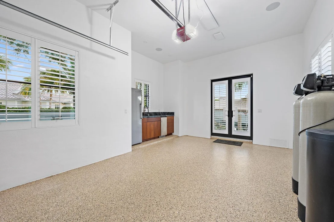 Photo of 942 Pompano Drive