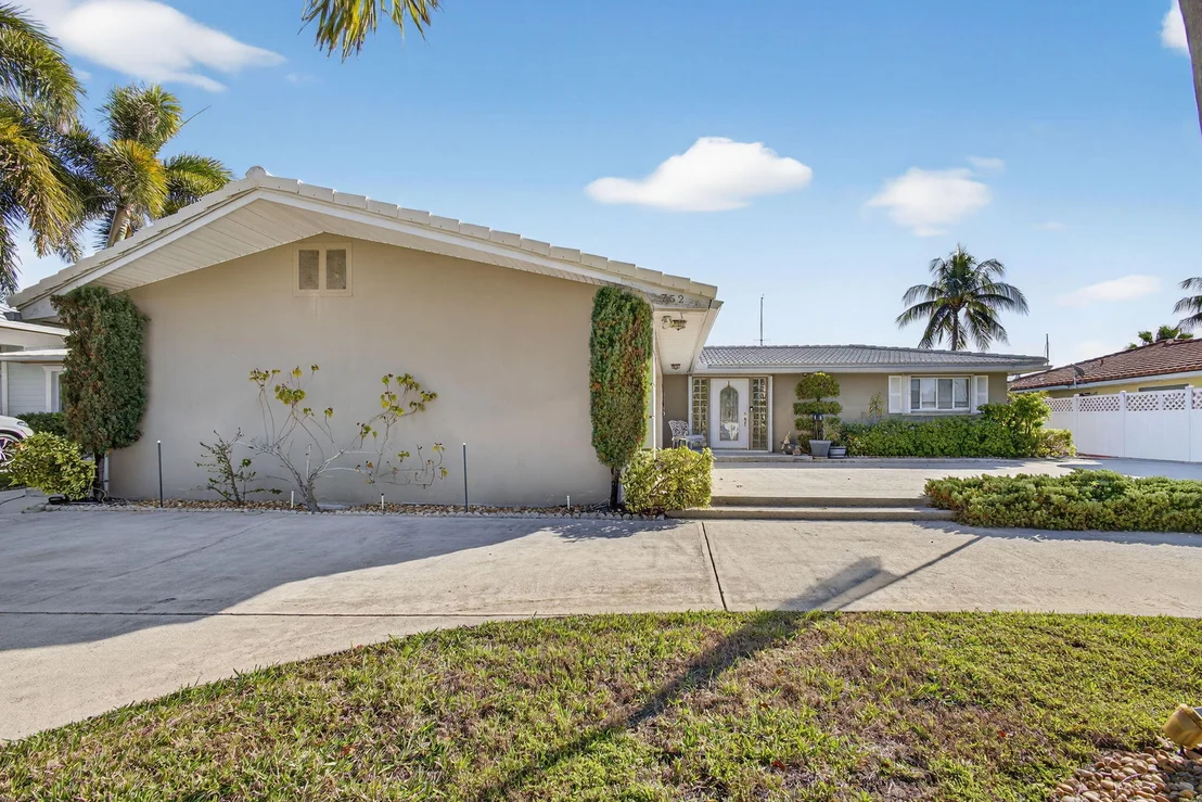 Photo of 752 Lagoon Drive