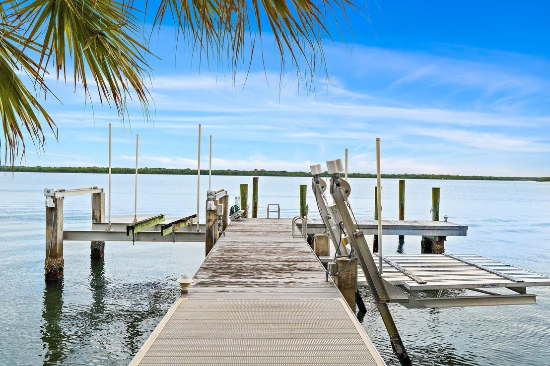 Photo of 806 Lakeside Drive