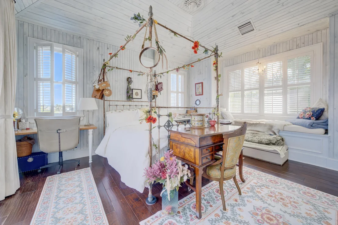 Photo of 5270 Pennock Point Road