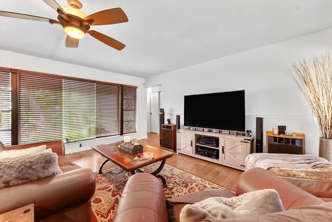 Photo of 1428 E River Drive