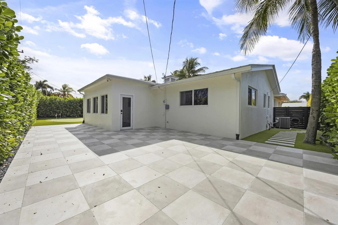 Photo of 370 Mars Avenue