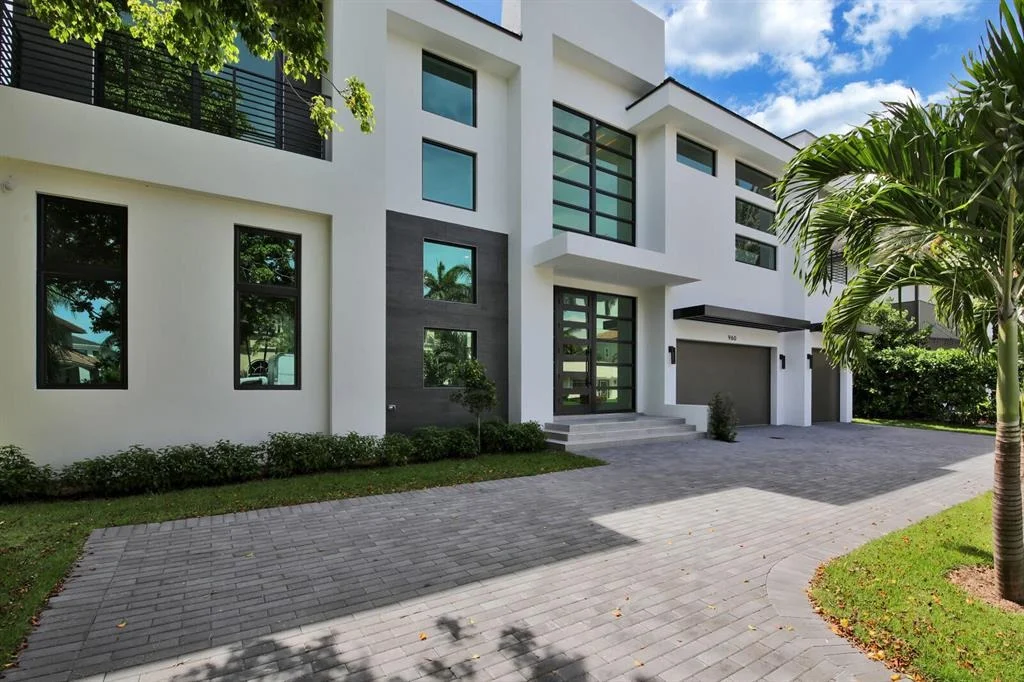 Photo of 960 Banyan Drive