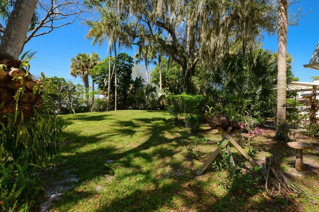 Photo of 576 SW Rustic Circle
