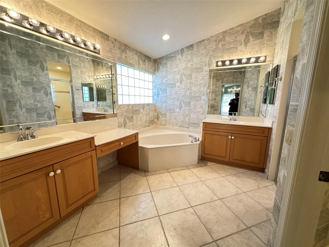 Photo of 6565 Sherbrook Drive