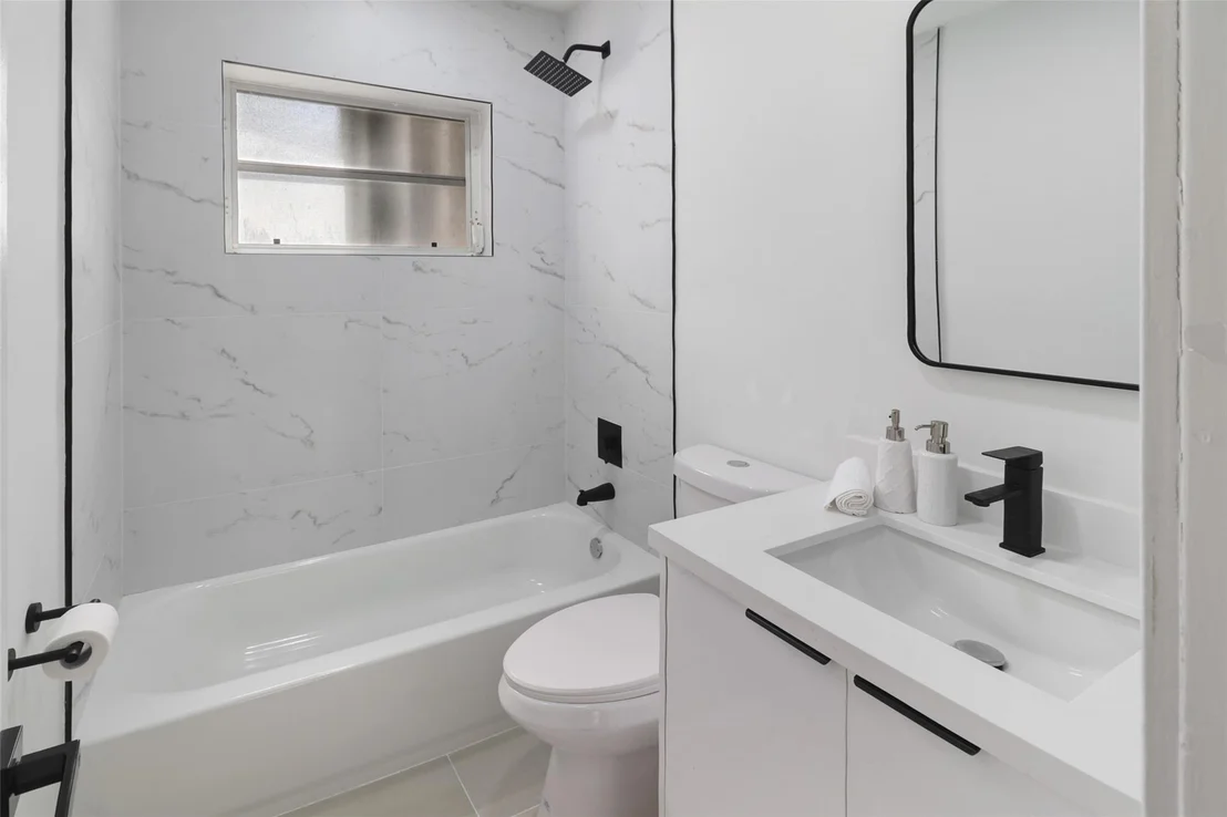 Photo of 104 SE 10th Avenue