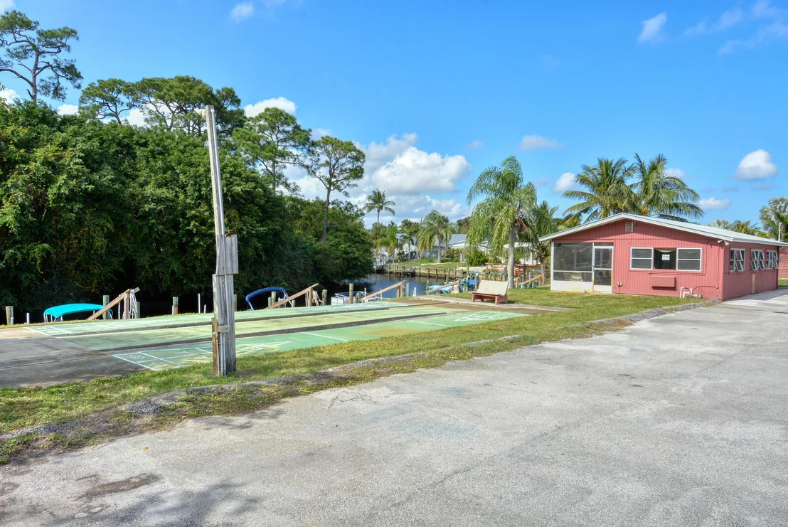 Photo of 411 SE Fini Drive
